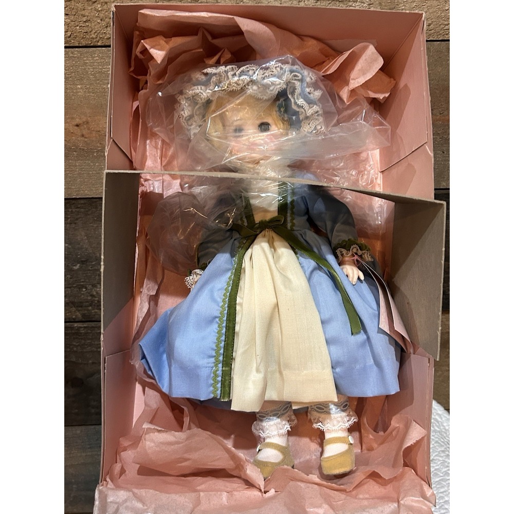 Vintage 1986-1987 MADAME ALEXANDER 'MANET' 14" Girl Doll #1571 - Mint in Box